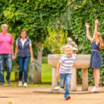 Kinderführung im Ostdeutschen Rosengarten Forst (L...