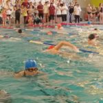 24-Stunden Schwimmen in der Schwimmhalle Forst (La...